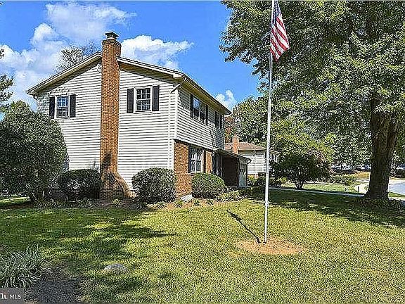 4th image of 16 Marquis Dr