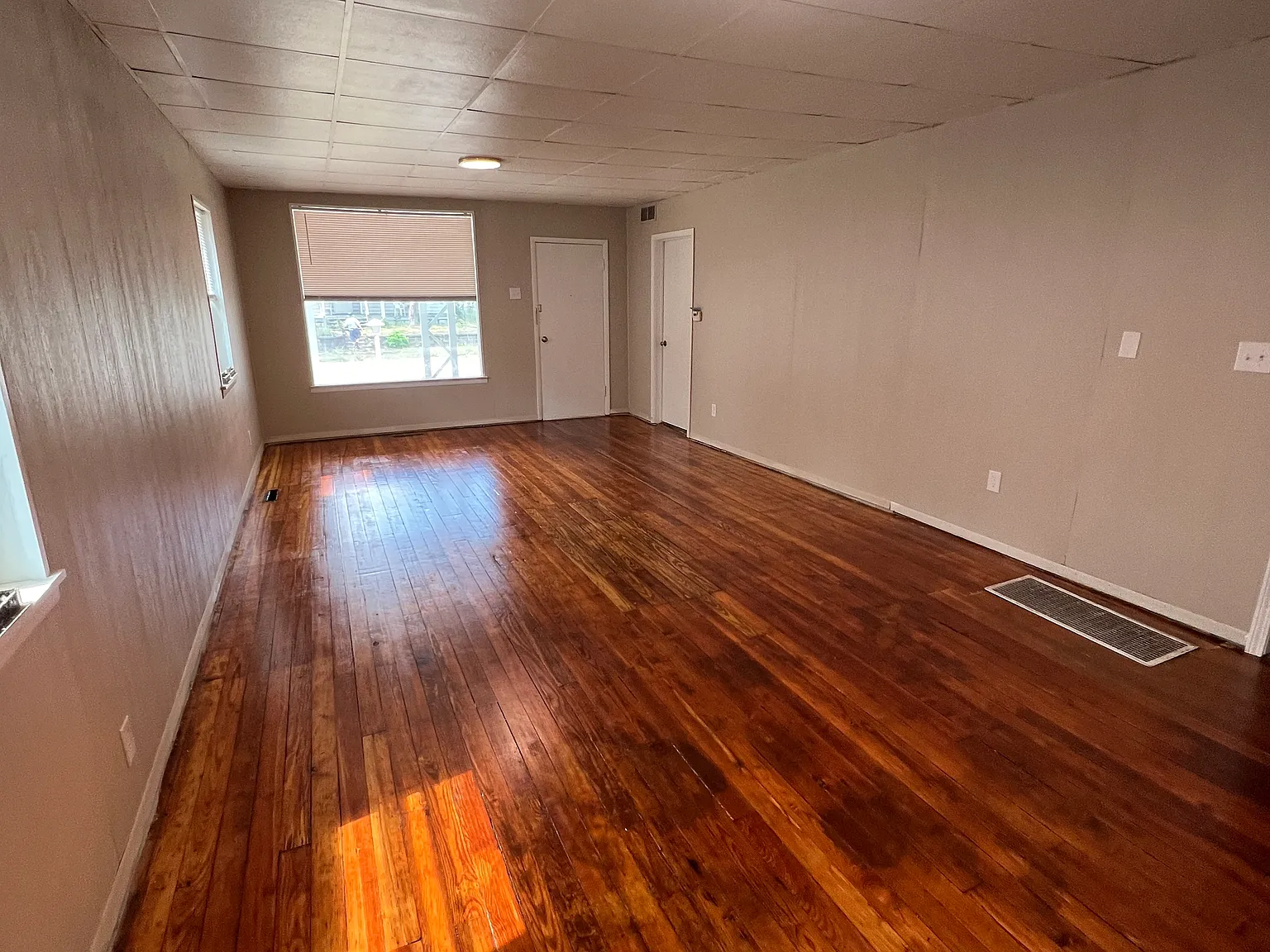 713 S Moffet Ave — Photo 4