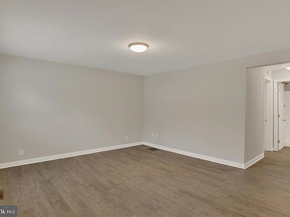 3rd image of 605 Linden Ave