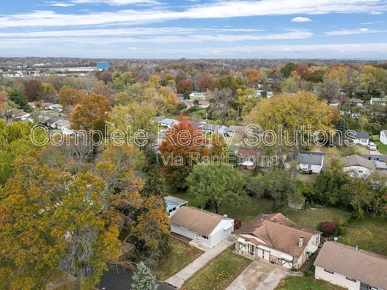 125 Perthshire Rd — Photo 3