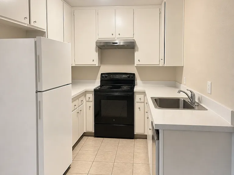 5510 Armitos Ave #27 — Photo 8
