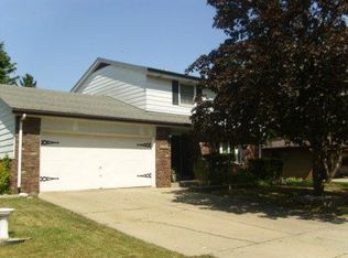 8392 W Dreyer Pl, West Allis, WI 53219