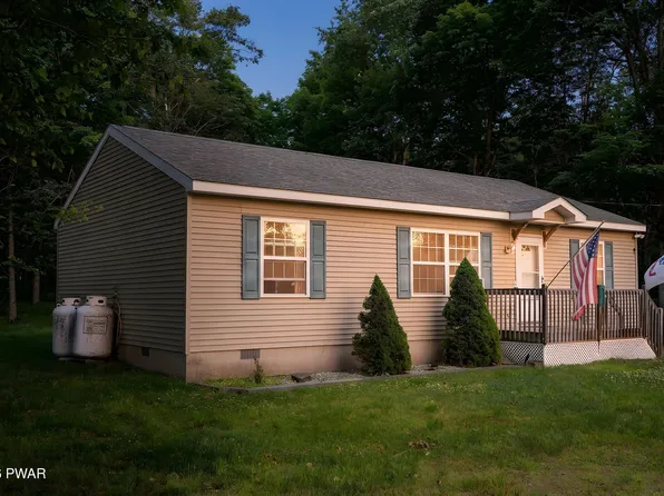 1066 Shadylane Dr, Newfoundland, PA 18445