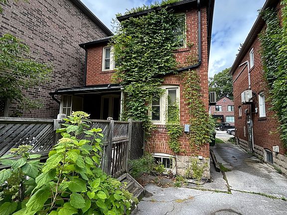 3rd image of 705 Hillsdale Ave E