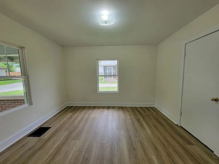 2429 S Broadview Dr — Photo 16