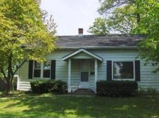 361 E Illinois Rd, Lake Forest, IL 60045