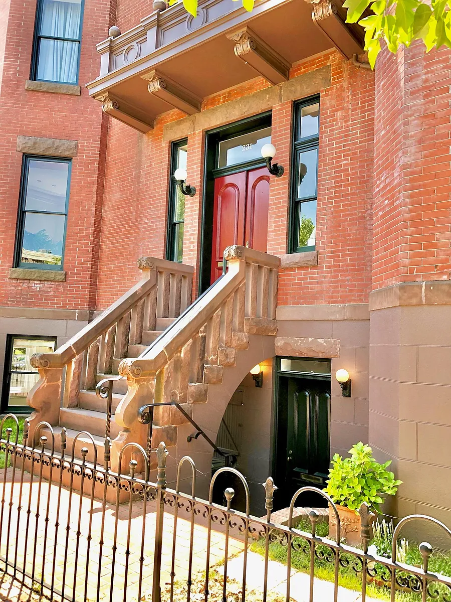 Building Photo - 231 6th St SE #B