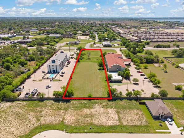 1724 W Henderson St, Cleburne, TX 76033