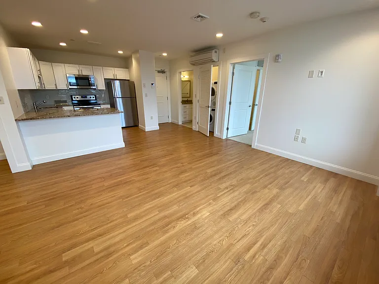 Red Oak at 875 Elm Street — Photo 35