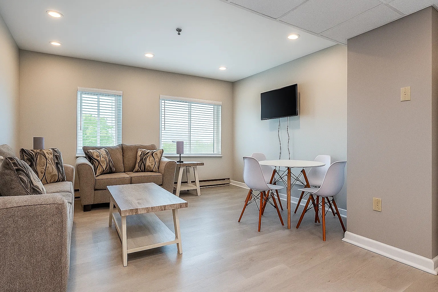 Pleasantwood Apartments and Townhomes — Photo 4