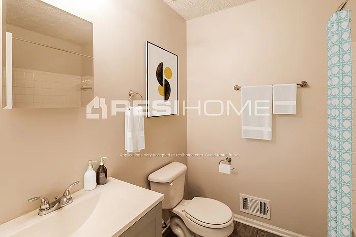 915 Mainstreet Lake Dr — Photo 13