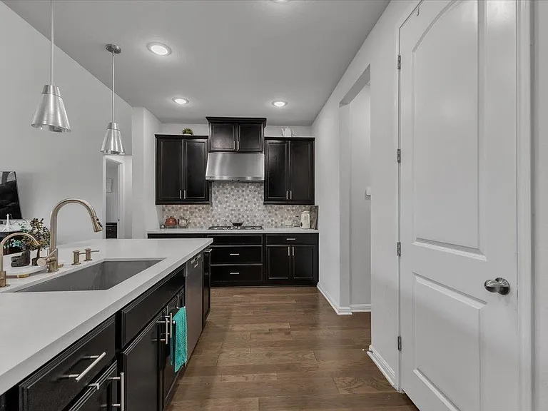2517 Cappelle Way — Photo 15