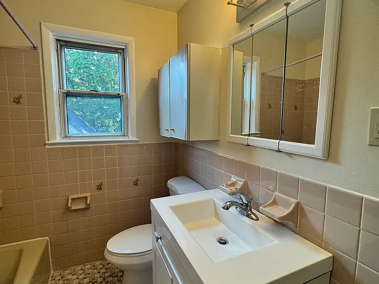 Fairview Ave — Photo 5