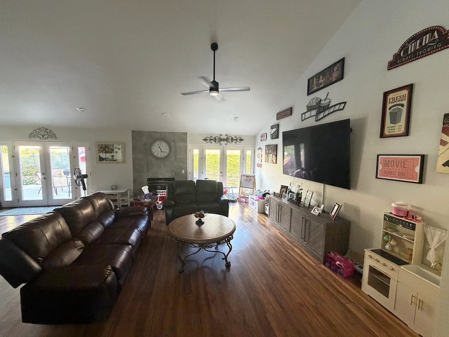 2805 Priscilla St — Photo 2