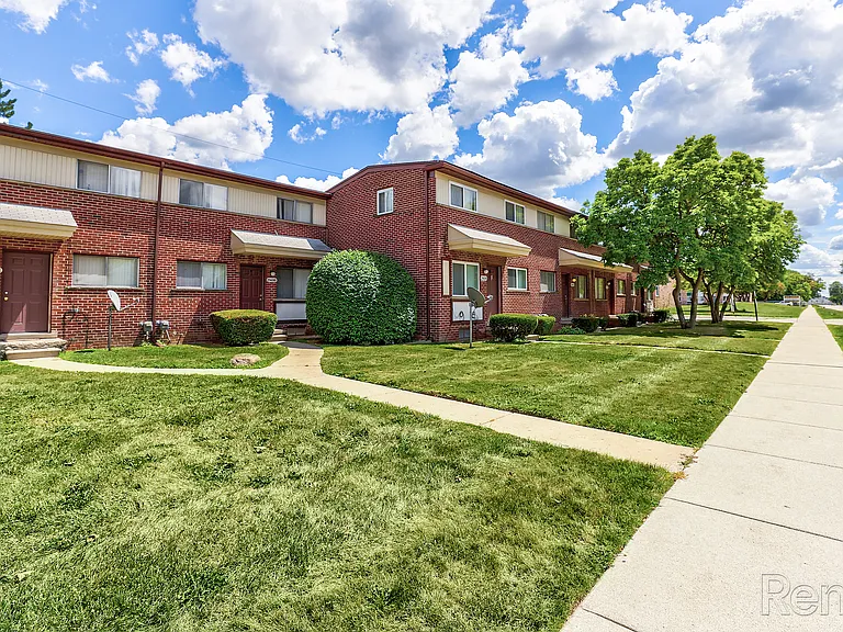 MacArthur Manor Apartments — Photo 14