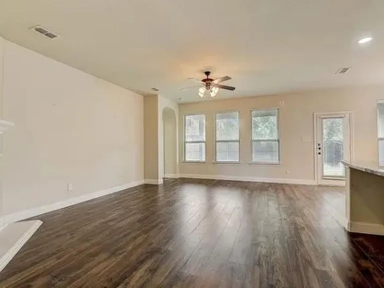 613 Cypress Hill Dr — Photo 6