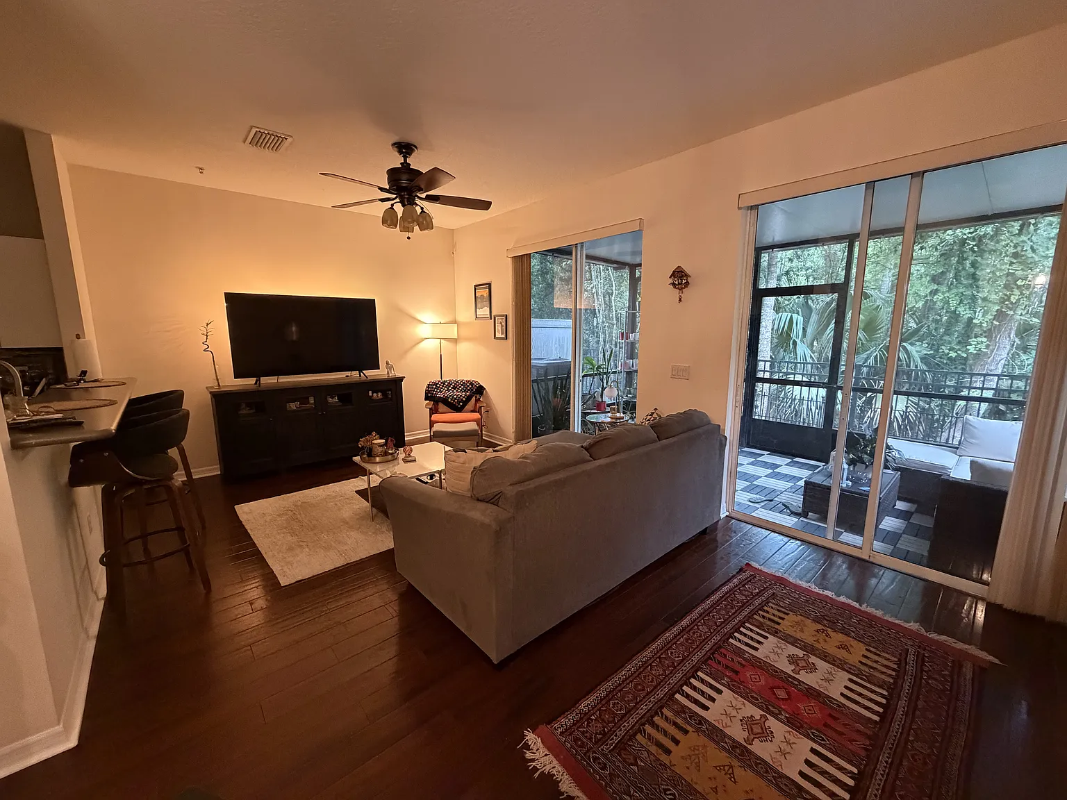 3 bed, 2.5 bath, 1564 sqft, $2,300 — Photo 4