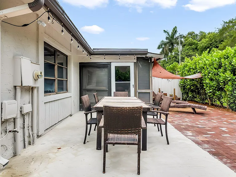 4335 Palm Forest Dr N — Photo 29