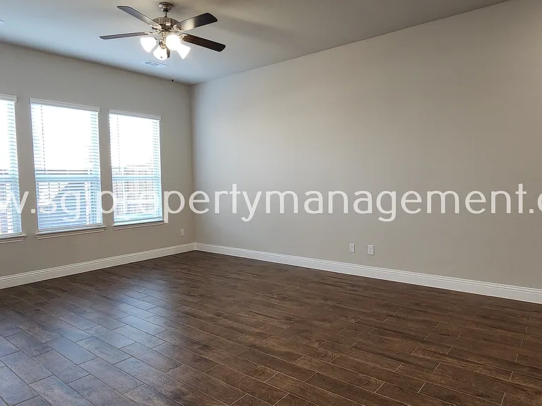 3121 Galveston St — Photo 10
