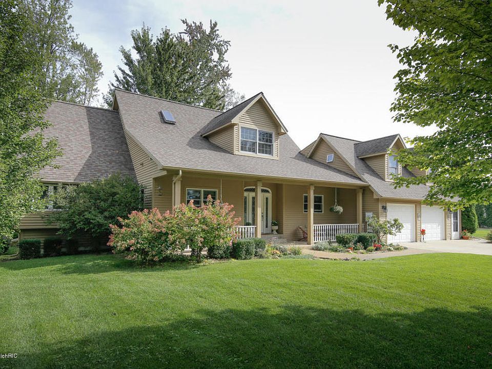 1st image of 2483 Lorraine Dr