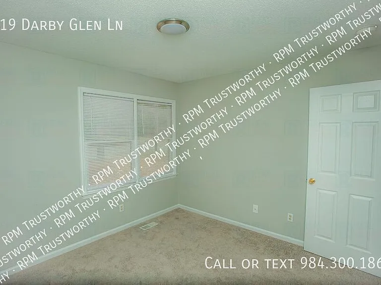519 Darby Glen Ln — Photo 16