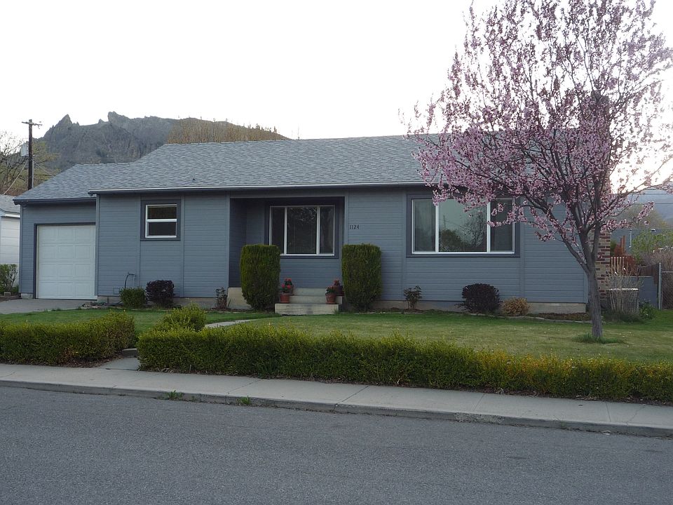 Front - 1124 Kittitas