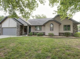 906 Fort Ct, Nixa, MO 65714