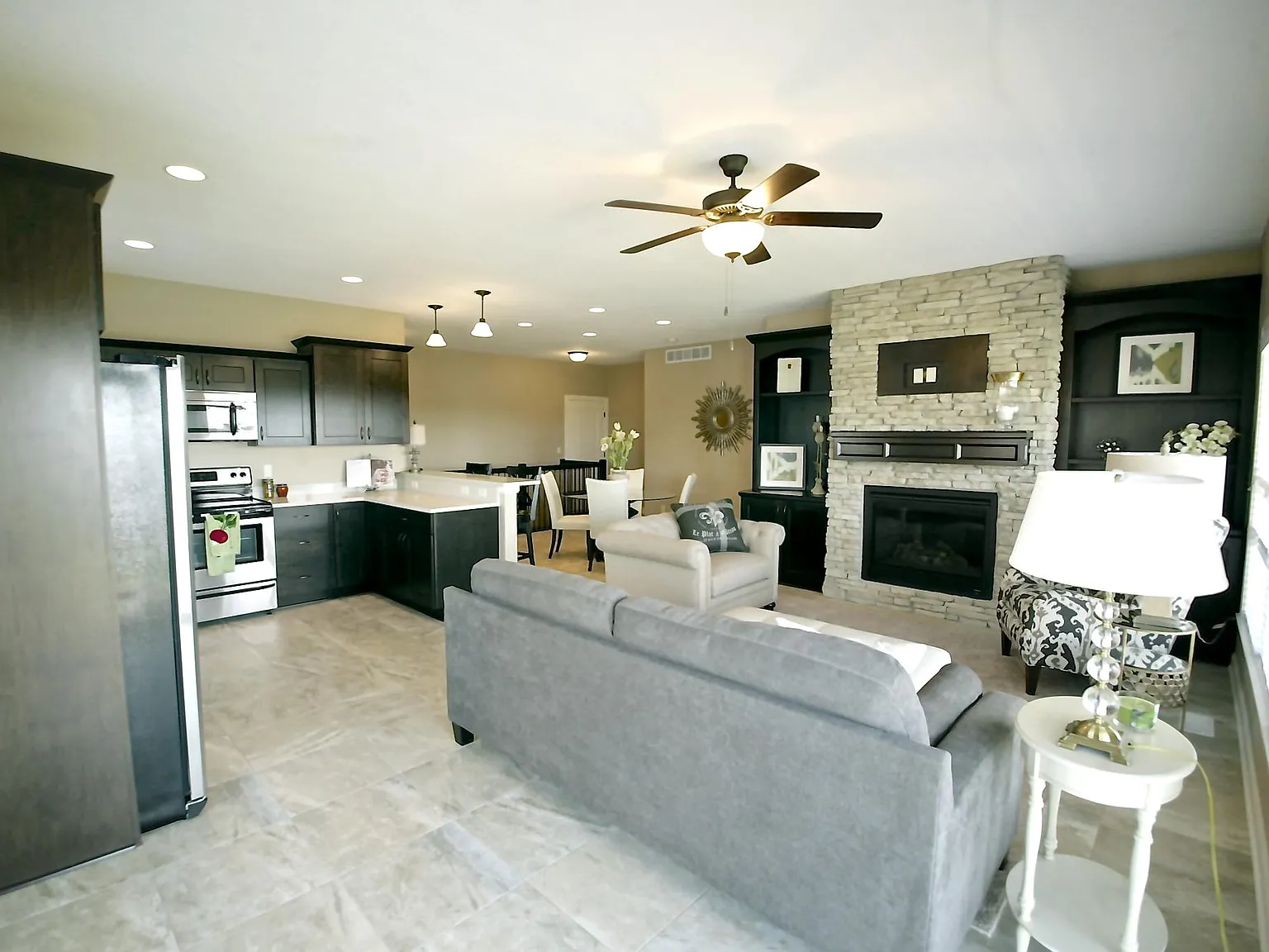 Centennial Pointe West — Photo 3