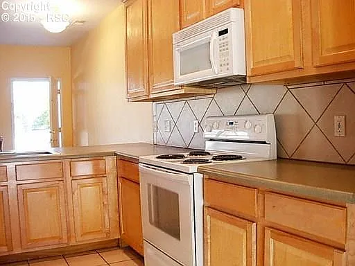 3 bed, 2.5 bath, 1351 sqft, $1,900 — Photo 3