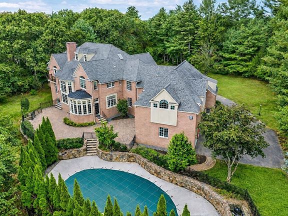 3rd image of 8 Stratford Way