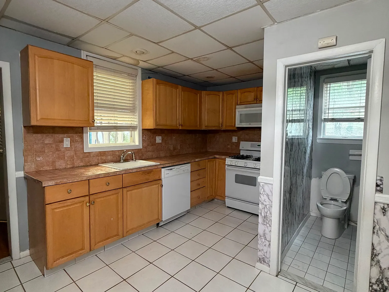 2 bed, 1886 sqft, $1,850 — Photo 3