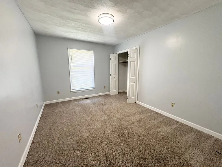 102 Hunters Trl W — Photo 16
