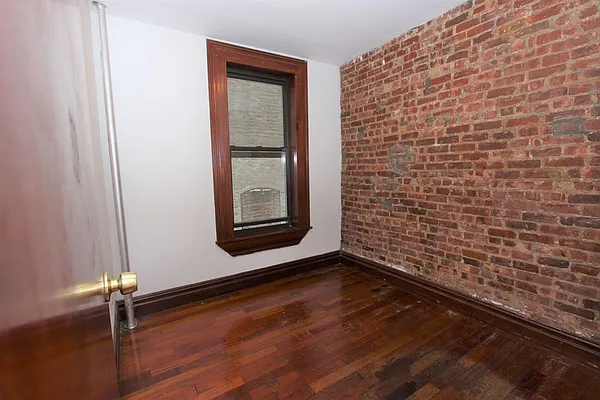 Rented by Dynamik Realty | media 9