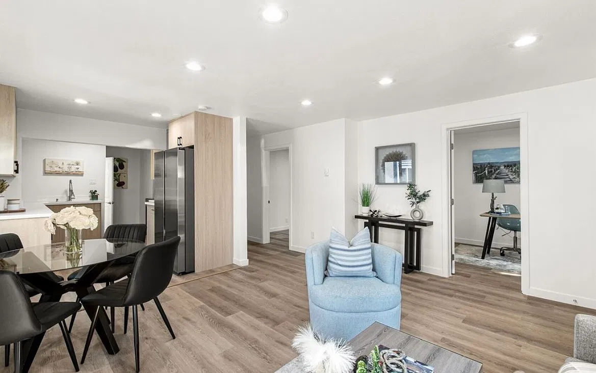 3 bed, 1025 sqft, $3,750 — Photo 3
