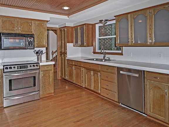 4th image of 2009 Challeux Dr W
