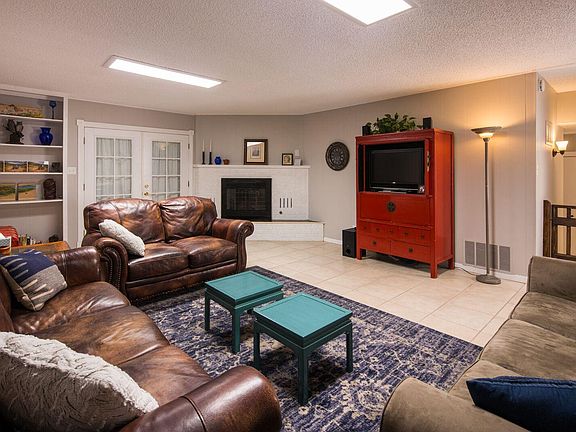 3rd image of 1800 Glorieta St NE