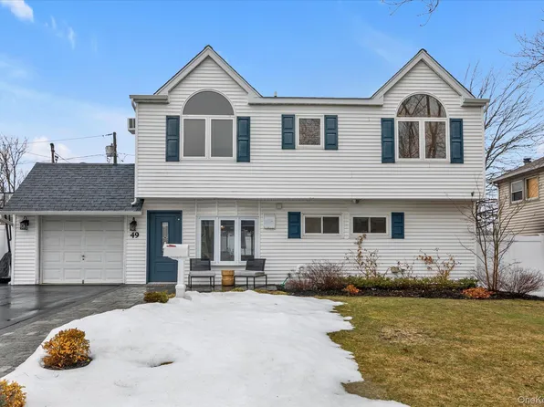 49 Downhill Lane, Wantagh, NY 11793