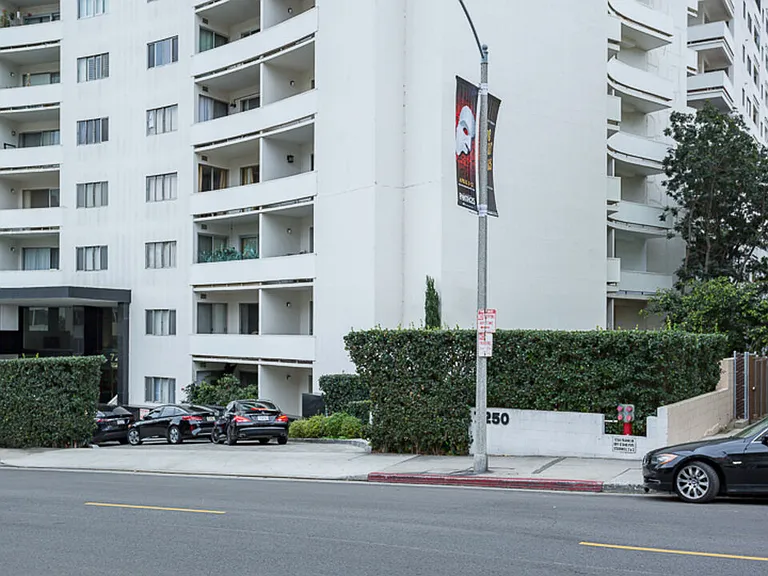 7250 Franklin Ave #1112 — Photo 3