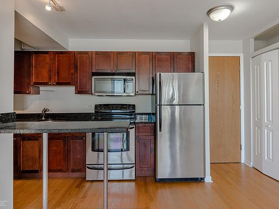 3rd image of 4180 N Marine Dr APT 908