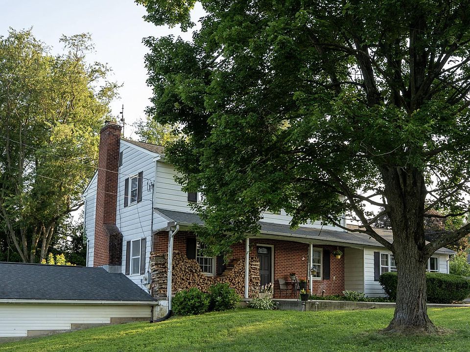 2nd image of 82 Cox Rd