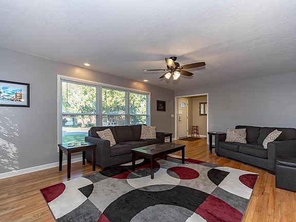 4th image of 7015 W 66th Ter