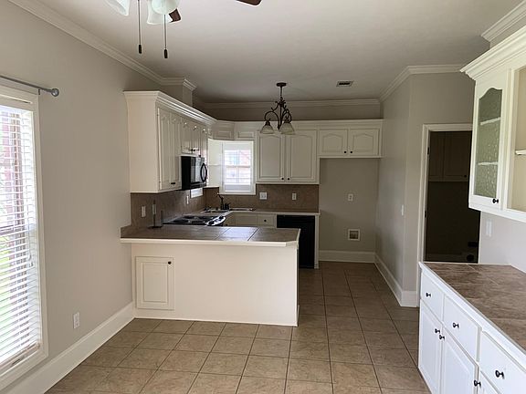 Kitchen breakfast area