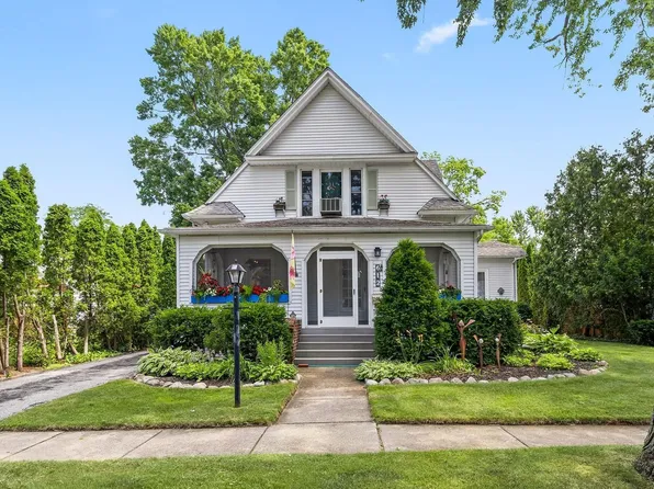 612 W Larkin St, Midland, MI 48640