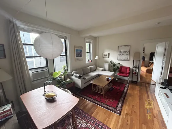 122 Babcock St APT 4A, Brookline, MA 02446