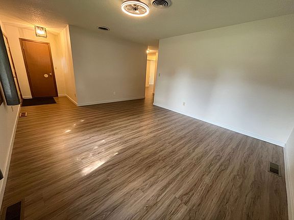4th image of 2512 S West Ave