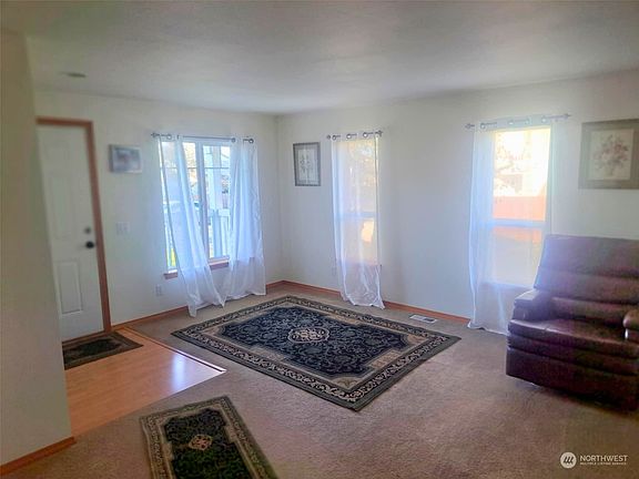 2nd image of 4917 61ST Drive NE
