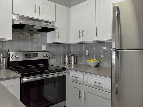 3rd image of 2820 Windwood Dr #378
