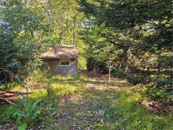 131 Overlook Dr #B, Slippery Rock, PA 16057
