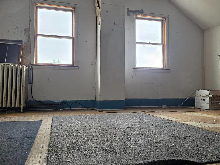 102 E Oak St — Photo 9