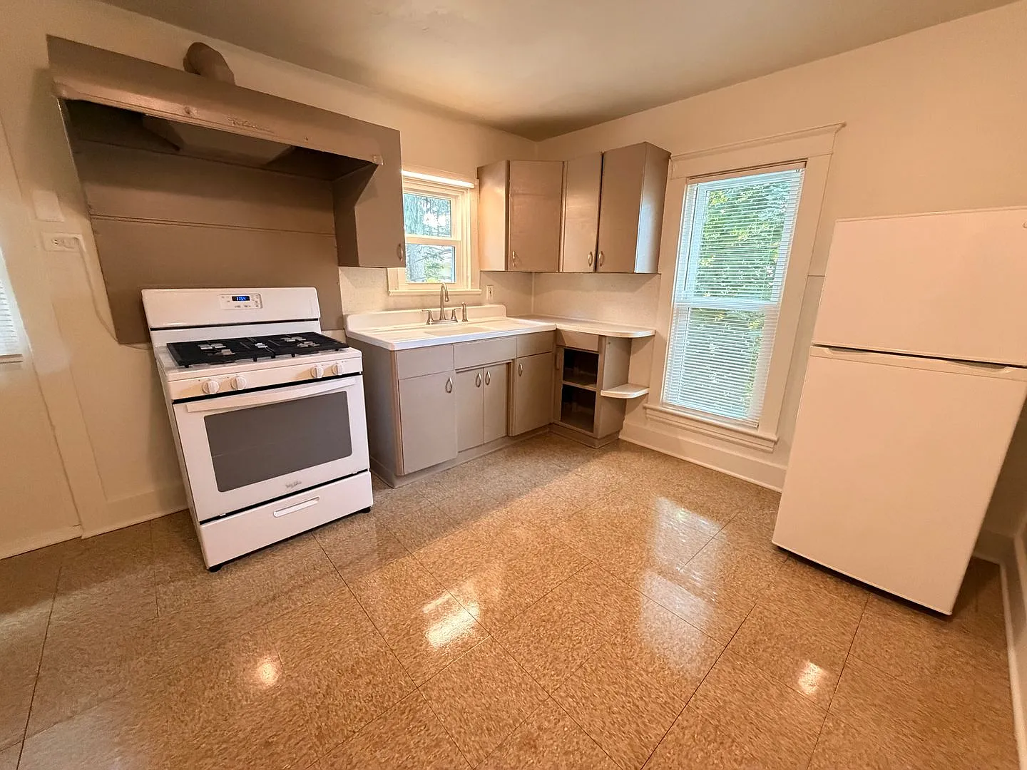 514 Fuller Ave SE — Photo 4
